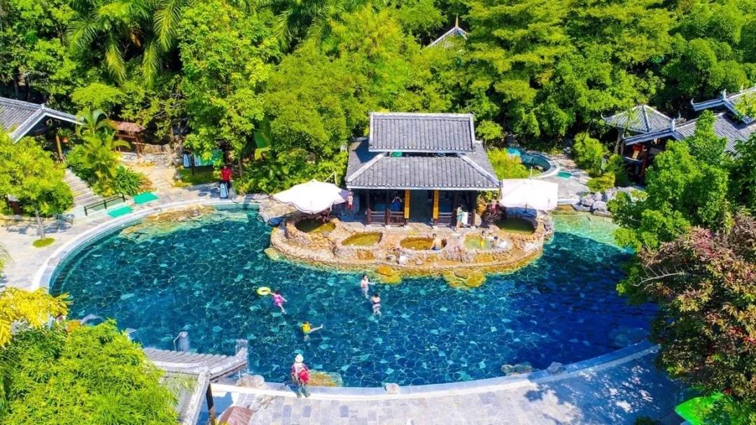 温泉。